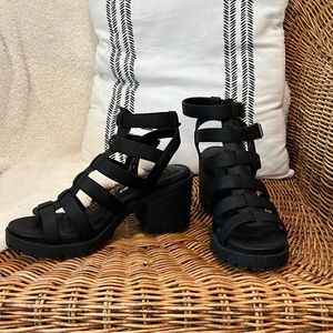 Black block heels size 8 never worn dirty laundry